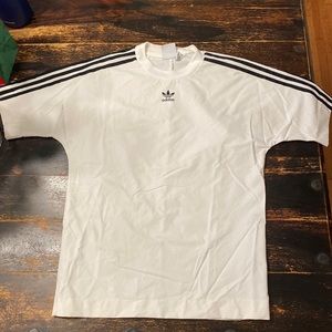 White adidas t shirt with three stripes